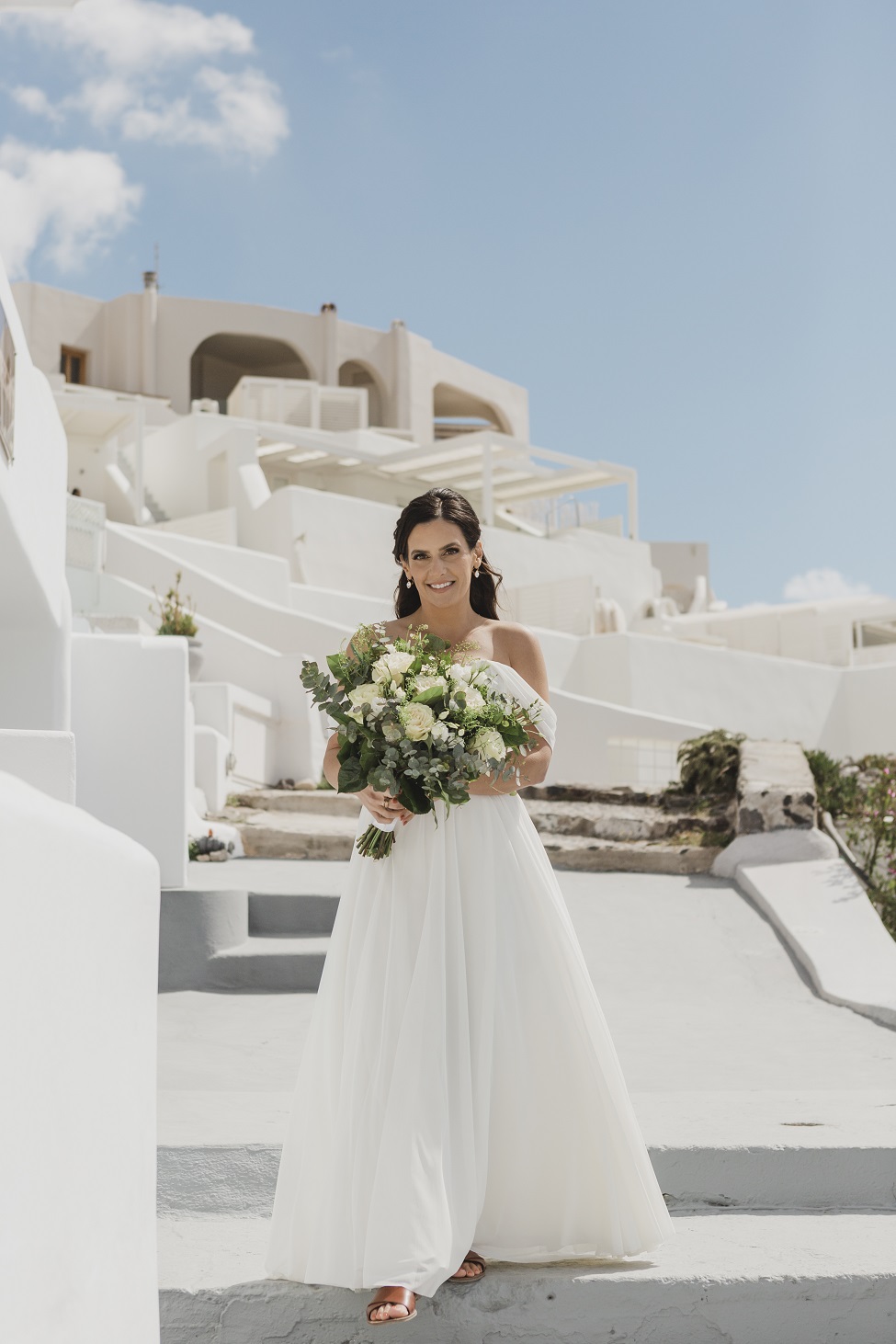 bouquets-elopement-wedding-in-santorini-greece